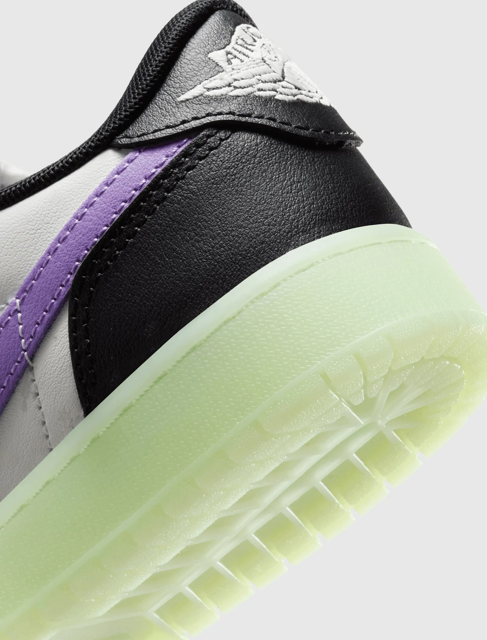 AIR JORDAN 1 LOW OG "BLACK RASPBERRY" GS