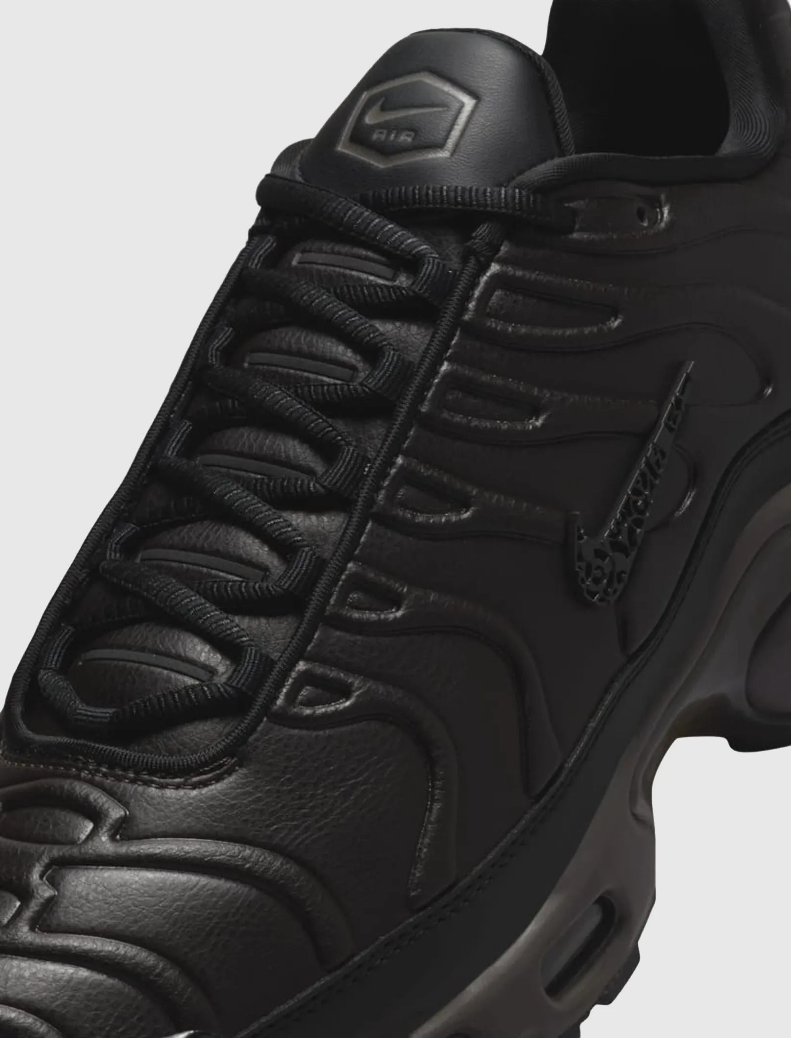 AIR MAX PLUS PRM OLYMPICS "BLACK TEA"