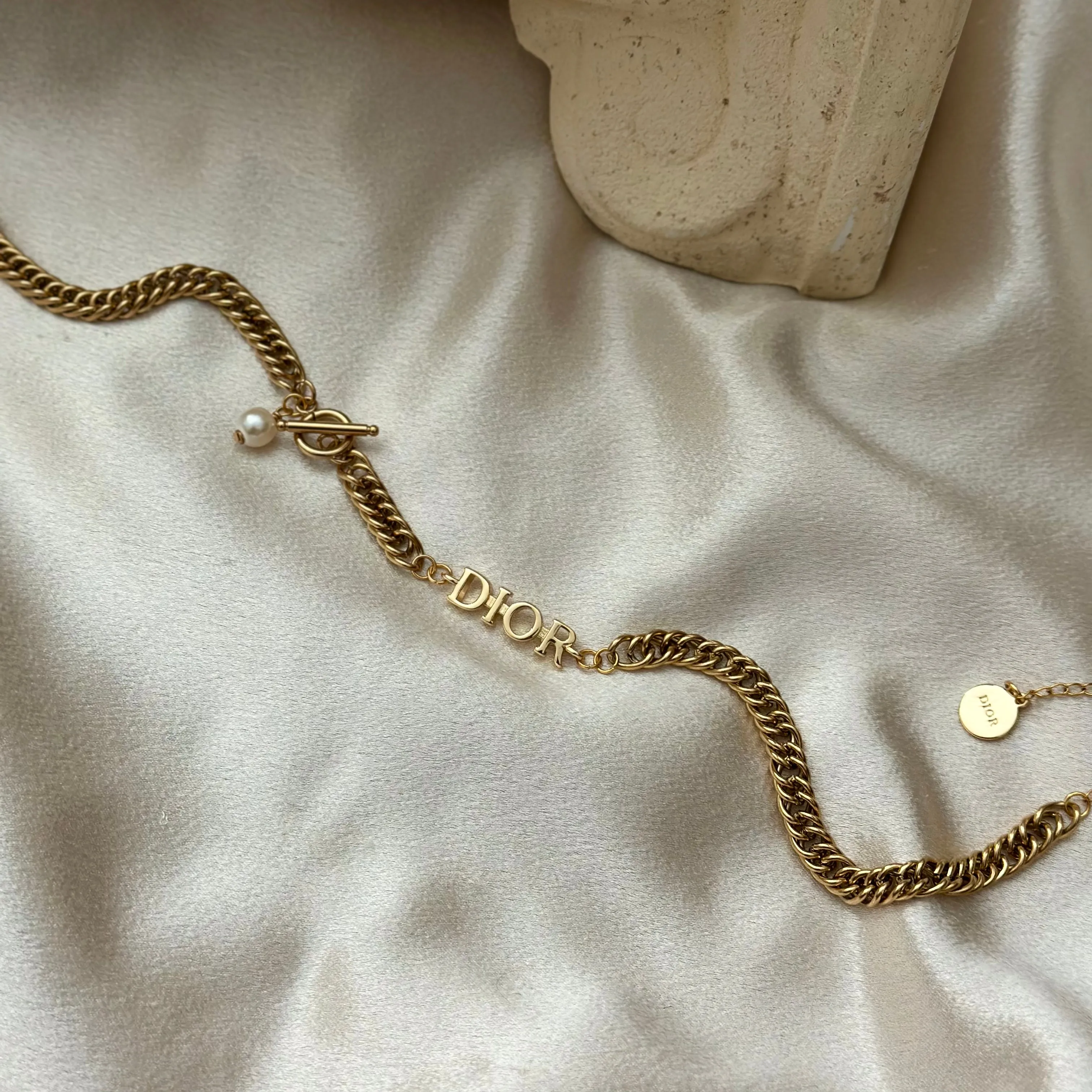 DIOR TOGGLE LOCK NECKLACE