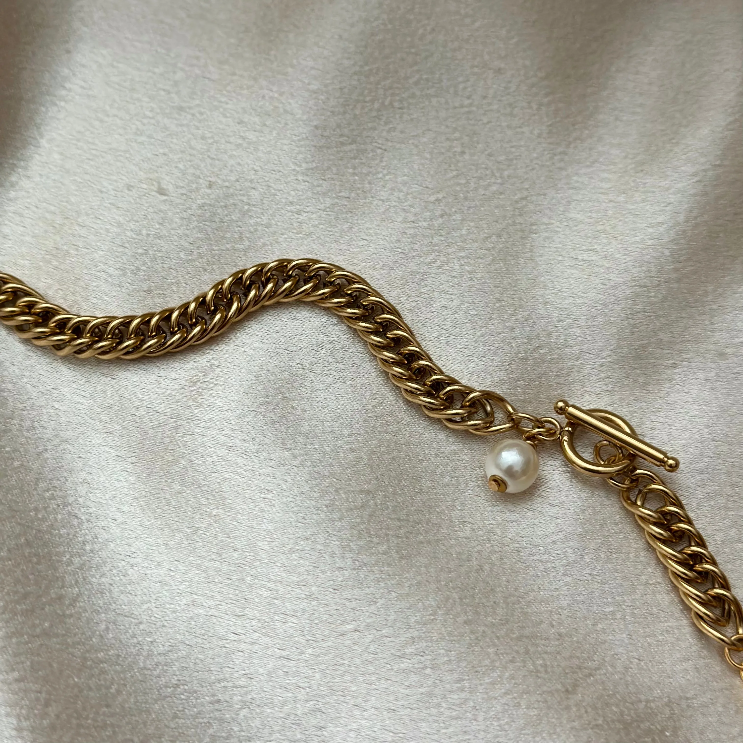 DIOR TOGGLE LOCK NECKLACE