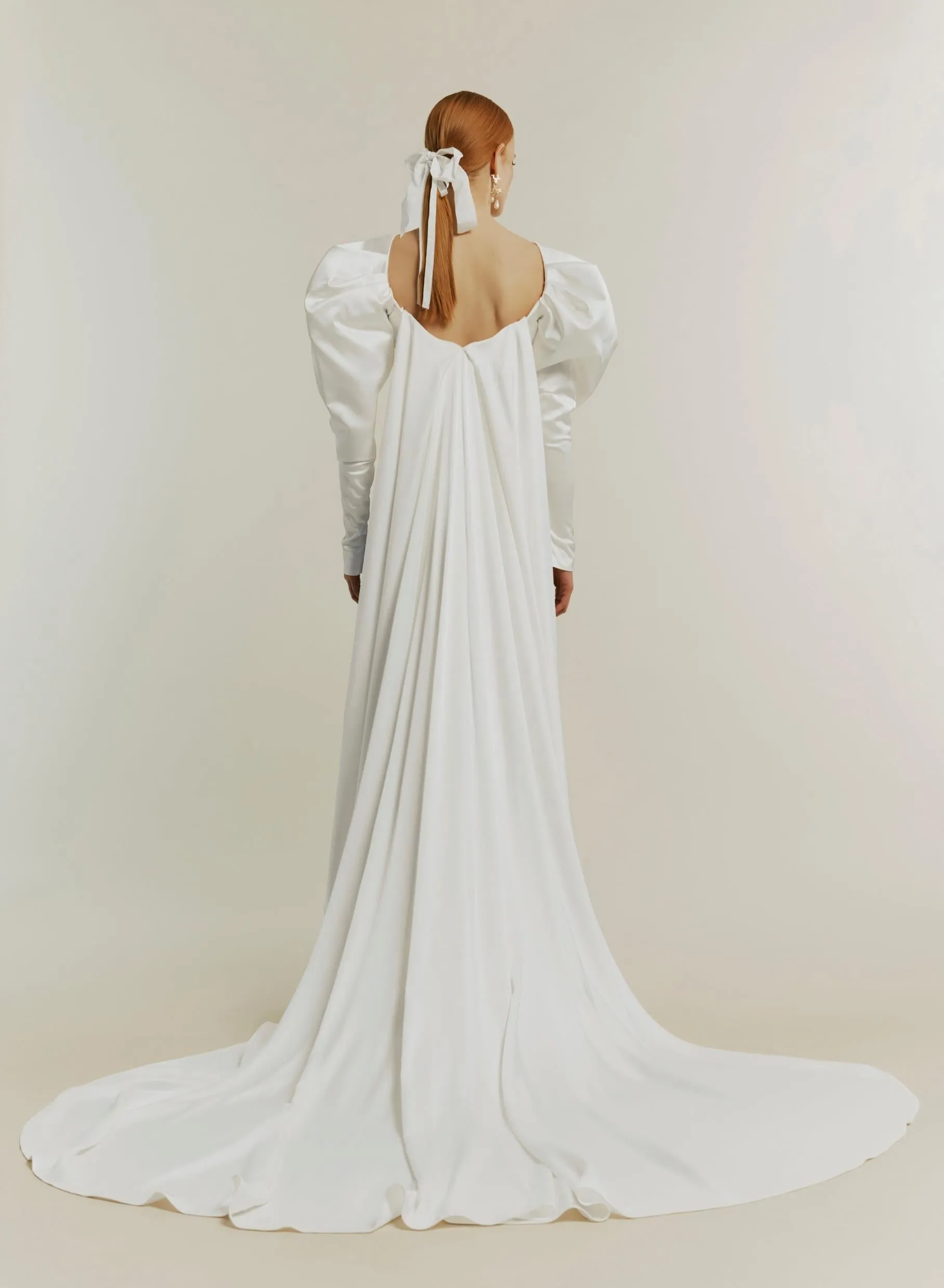Elizabeth sleeves: Naia