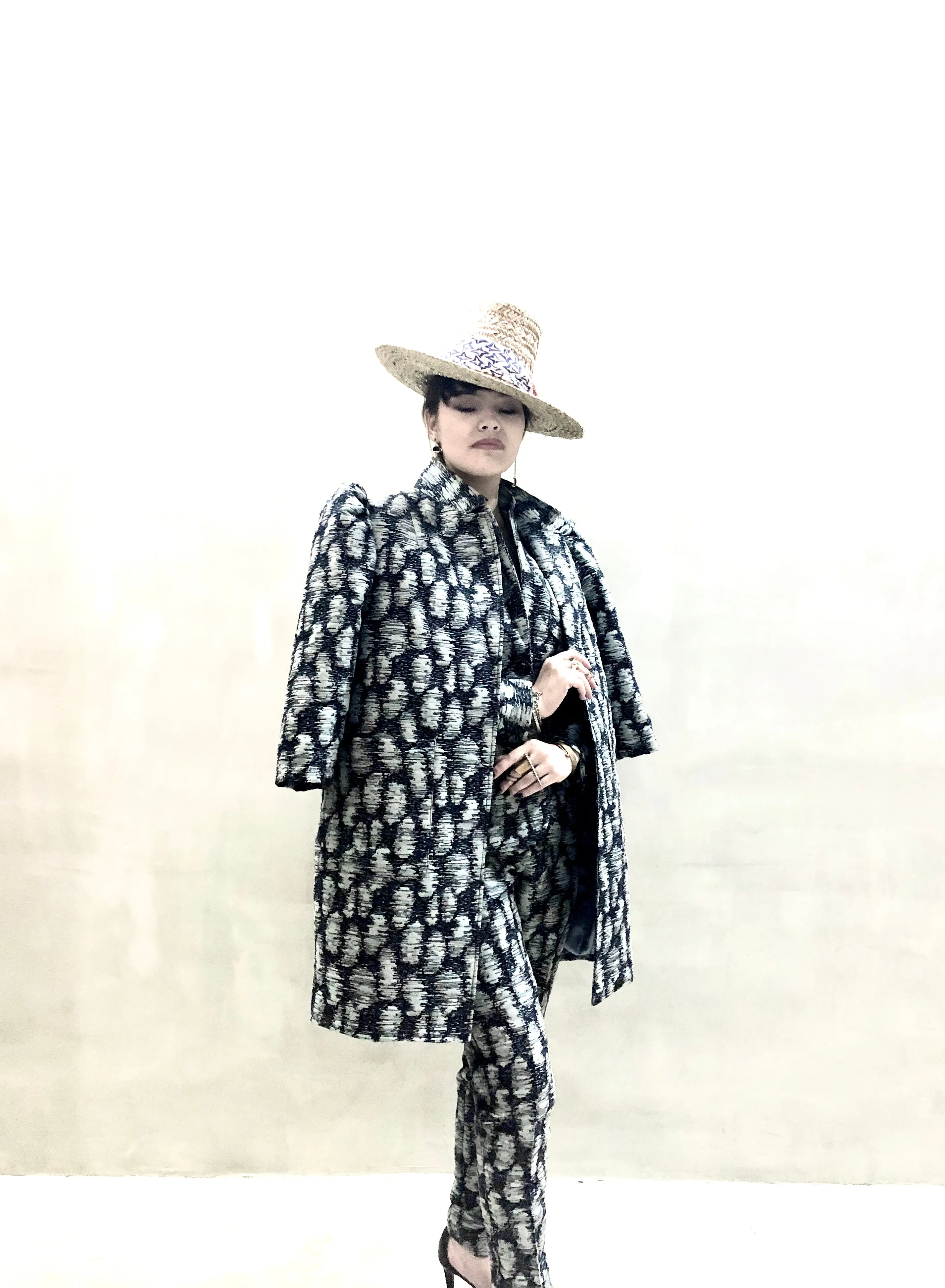 EXCLUSIVE: SHADES OF BLUE WITH 3/4 PUFFY SLEEVE