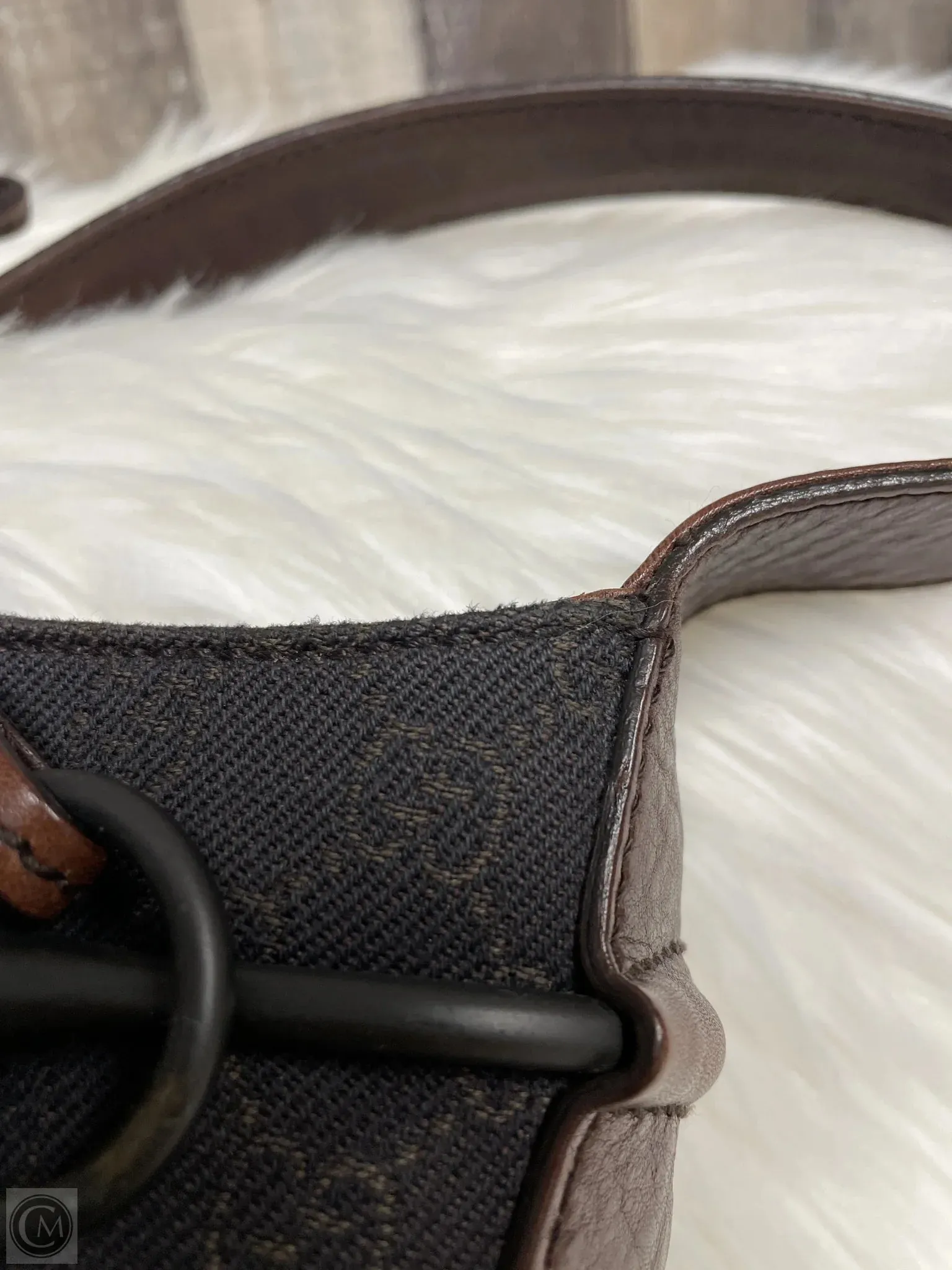 Handbag Luxury Designer By Gucci, Size: Medium
