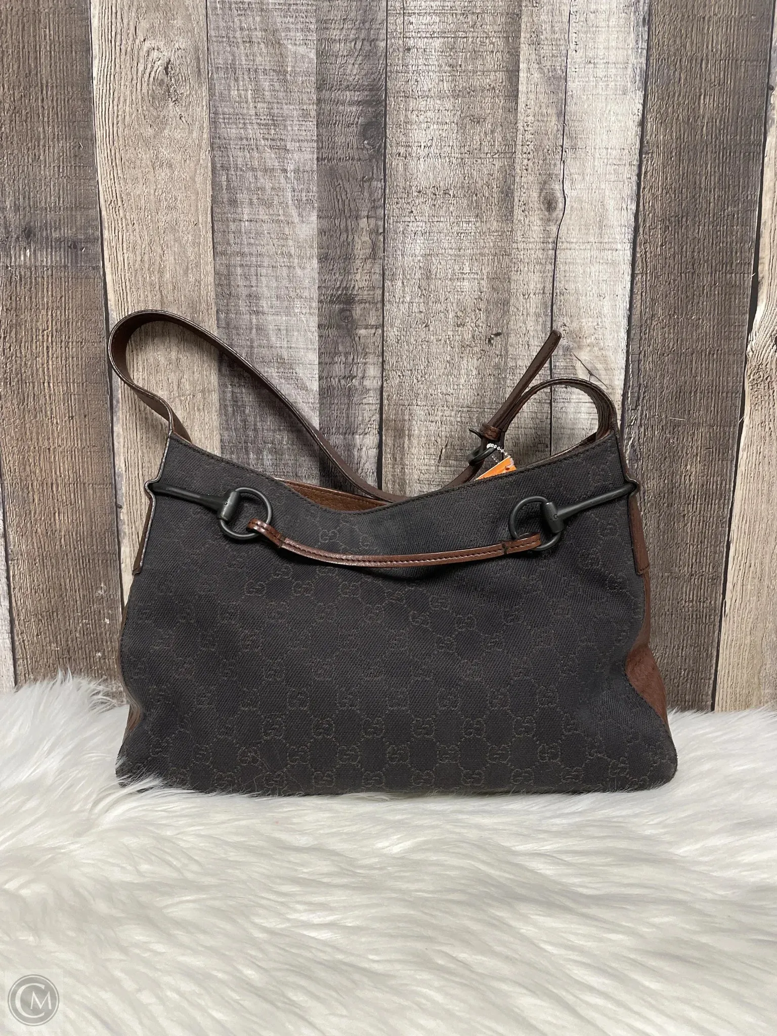 Handbag Luxury Designer By Gucci, Size: Medium