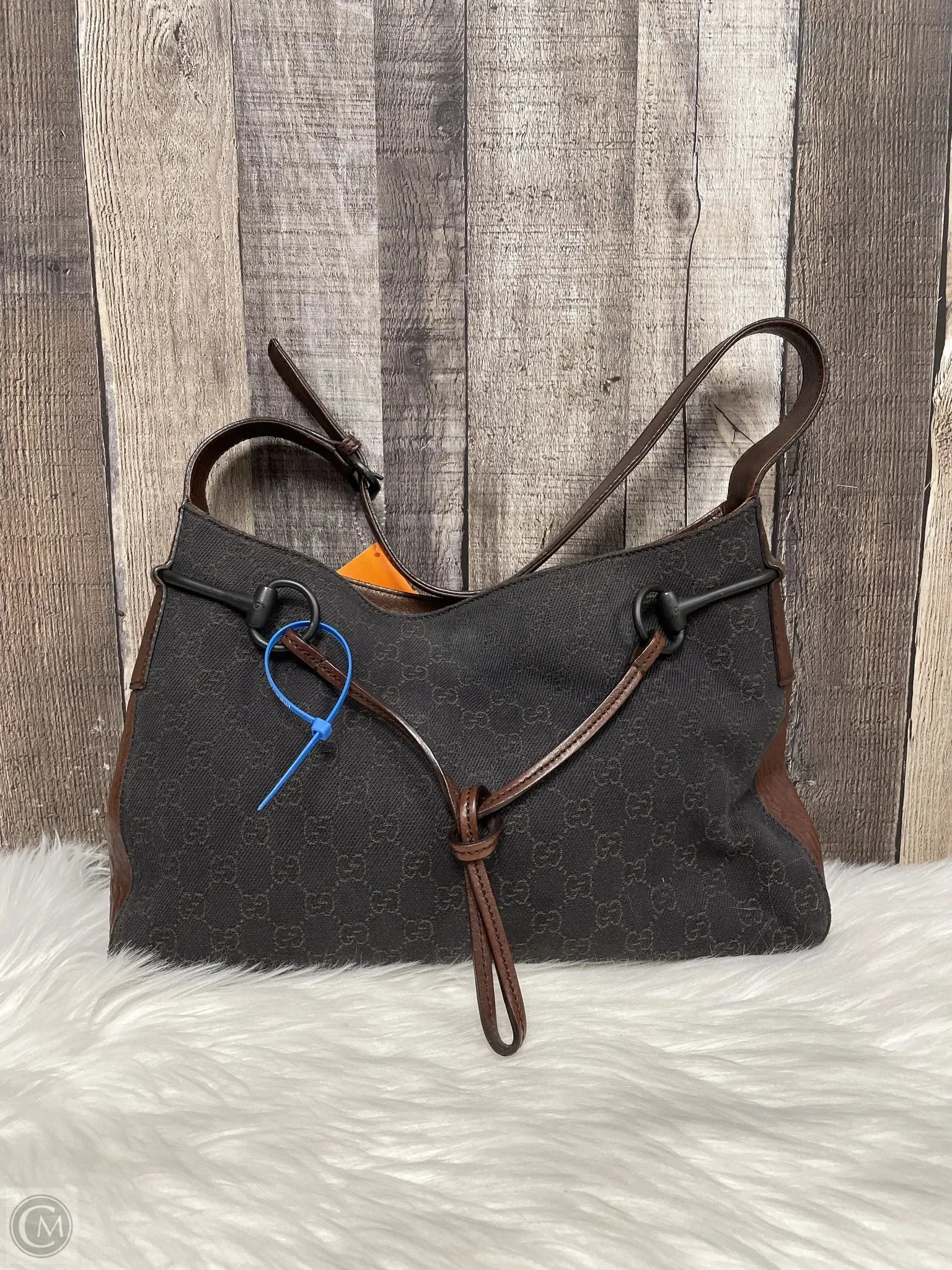 Handbag Luxury Designer By Gucci, Size: Medium
