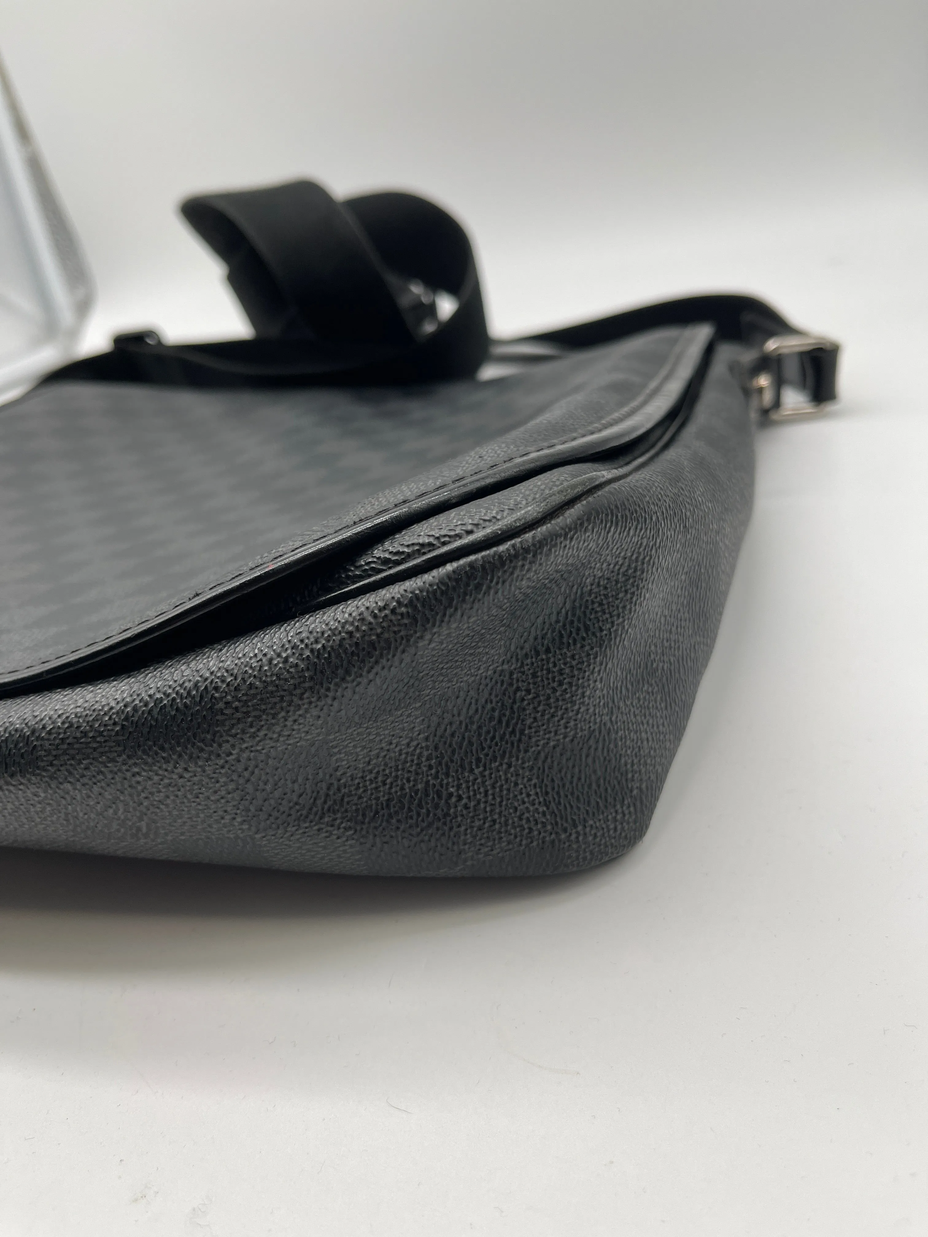 Handbag Luxury Designer By Louis Vuitton, Size: Medium
