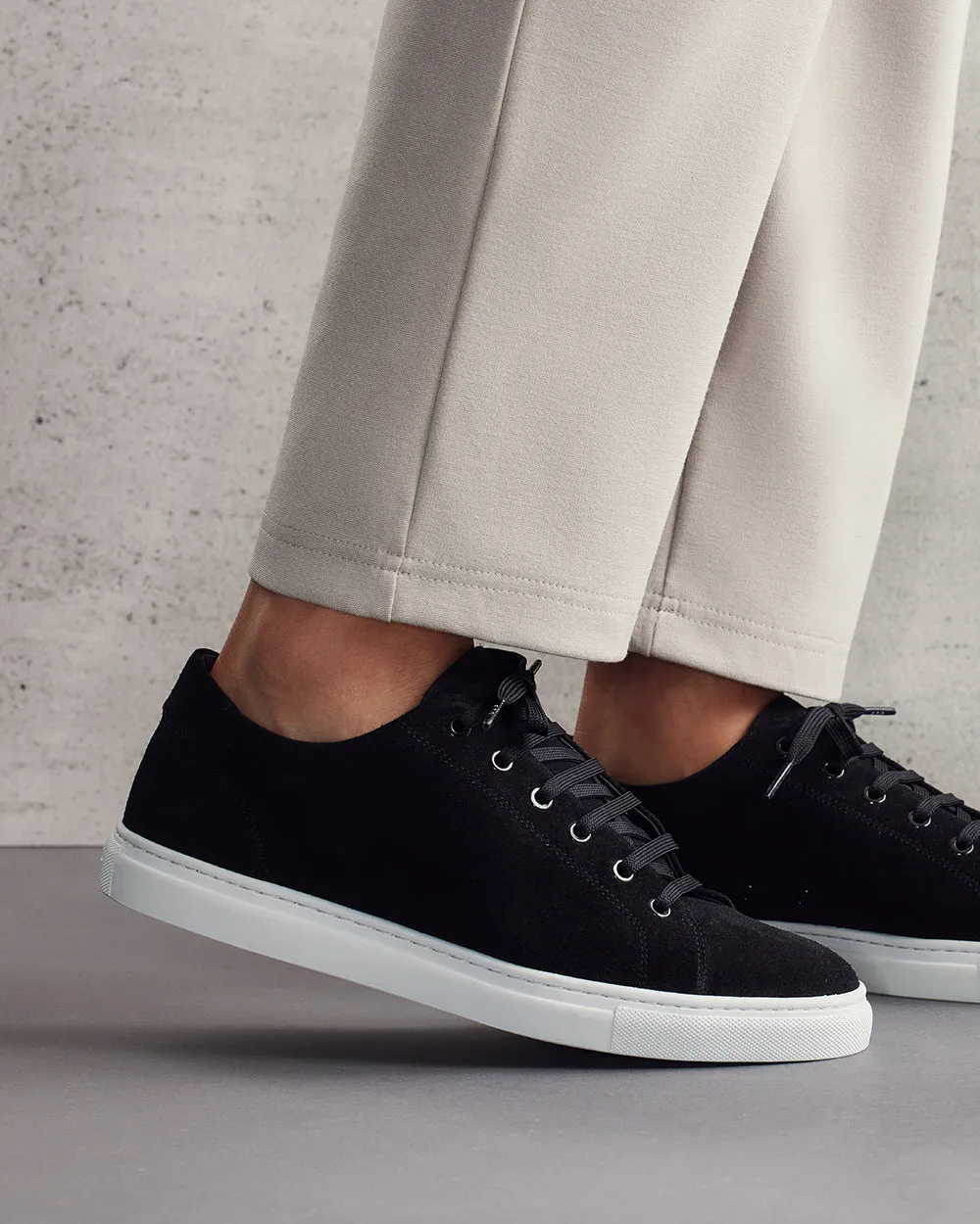 LT 01 Court Lite Suede Jet Black