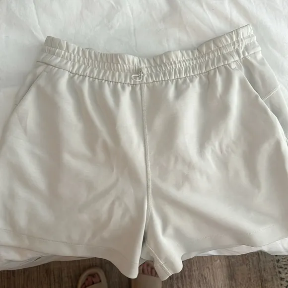 Lululemon Casual Softstreme High Rise Short