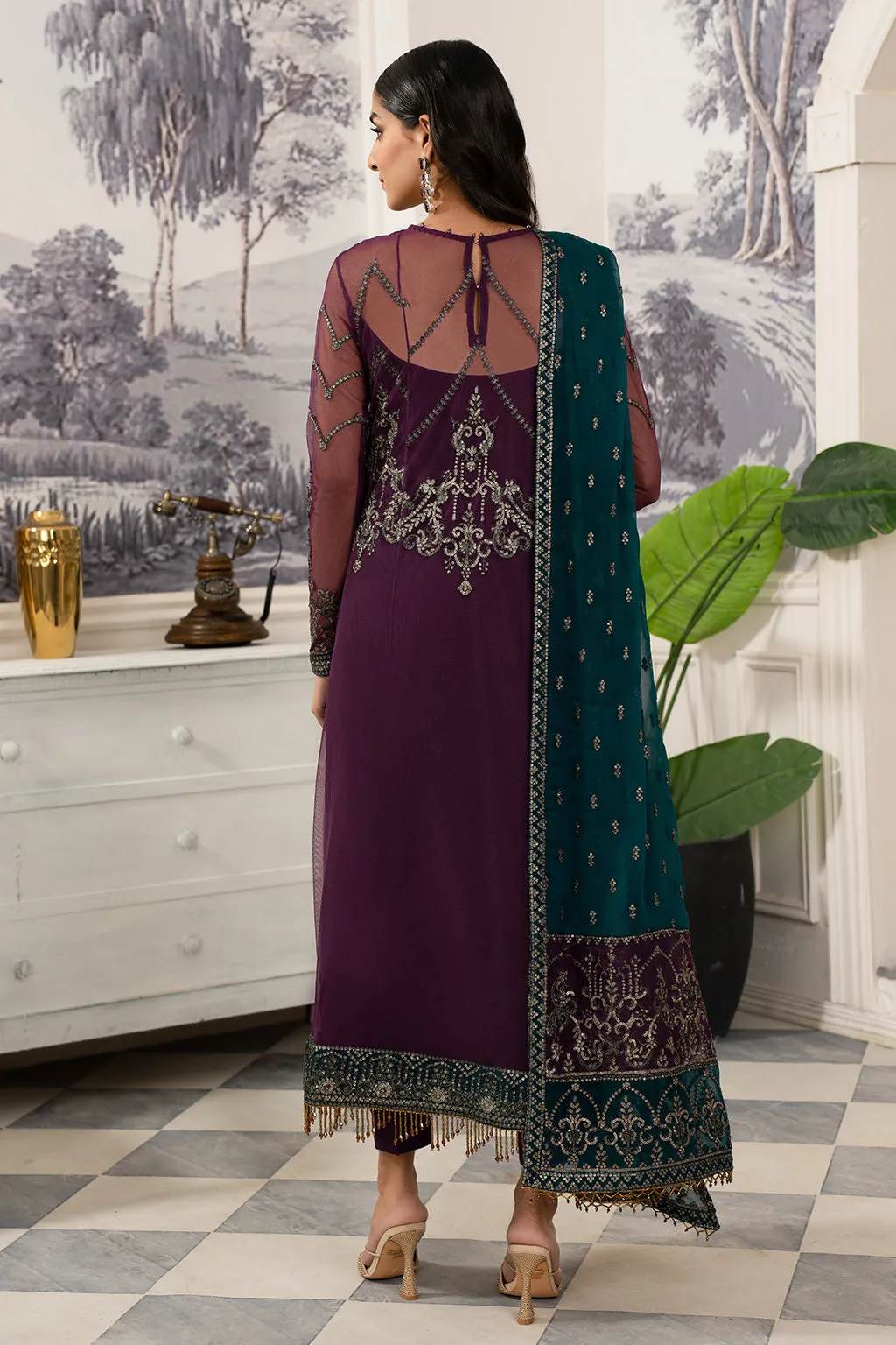 Luxury Purple Shade Embroidered Pakistani Salwar Kameez Dupatta Suit