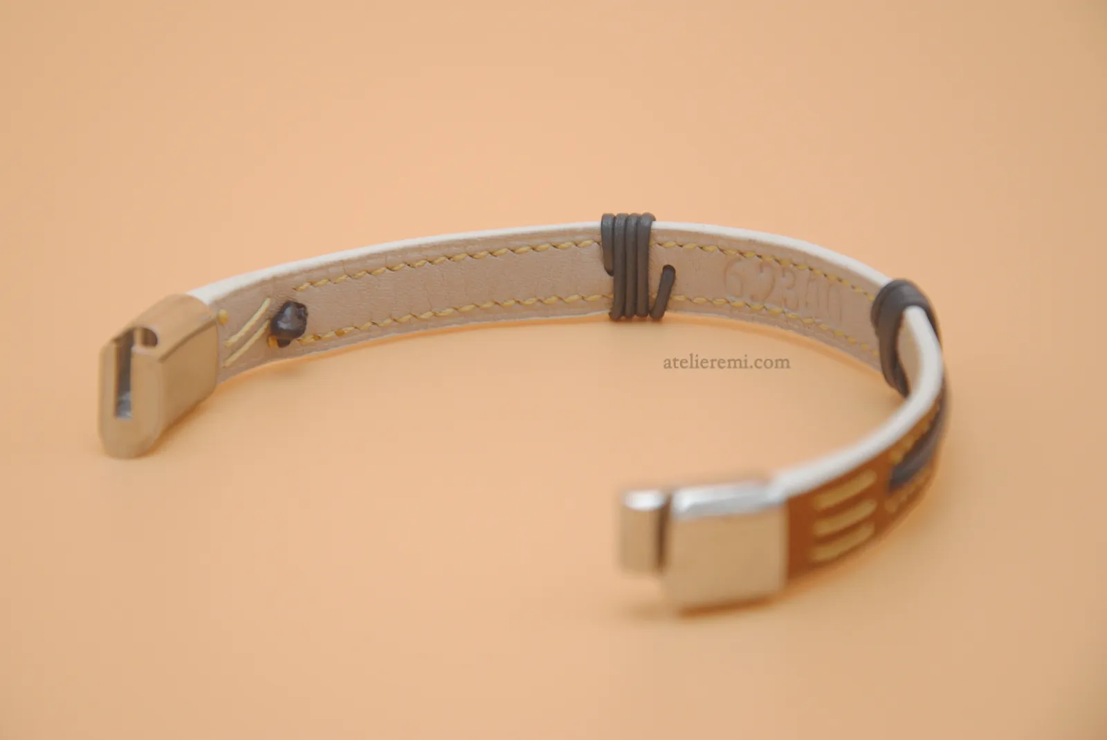 No. B02C-S | Grace Bracelet - Single (Cowhide Lined Interior)