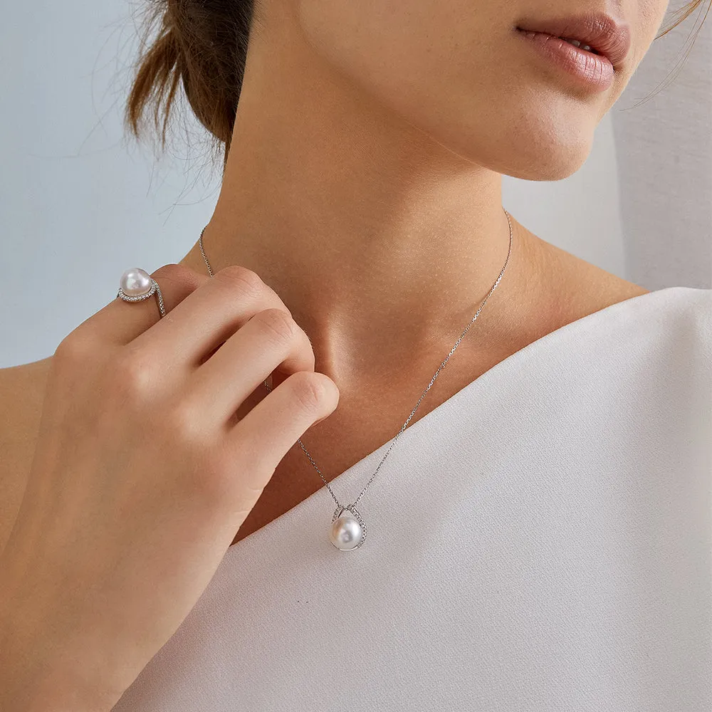 South Sea Pearl 18K Gold Diamond-Encrusted Haute Jewelry Modern Necklace
