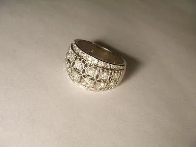 Stunning Estate 18K LeVian Le Vian White Gold Diamond Designer Band Ring