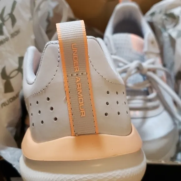 𝅺UNDER Armour Girl Sneakers