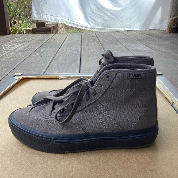 Vans gray Gilbert Crockett high top casual skateboarding shoes, size 4.5