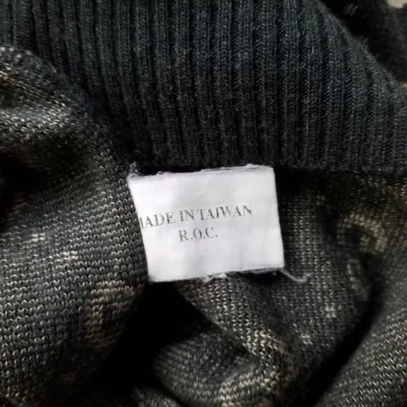 Vtg 80s made in Taiwan grey wool blend diamond pattern luxury designer cardigan