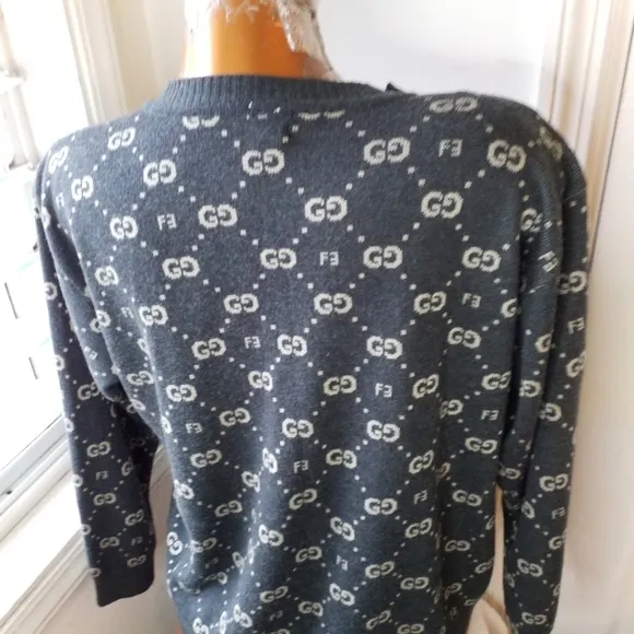 Vtg 80s made in Taiwan grey wool blend diamond pattern luxury designer cardigan