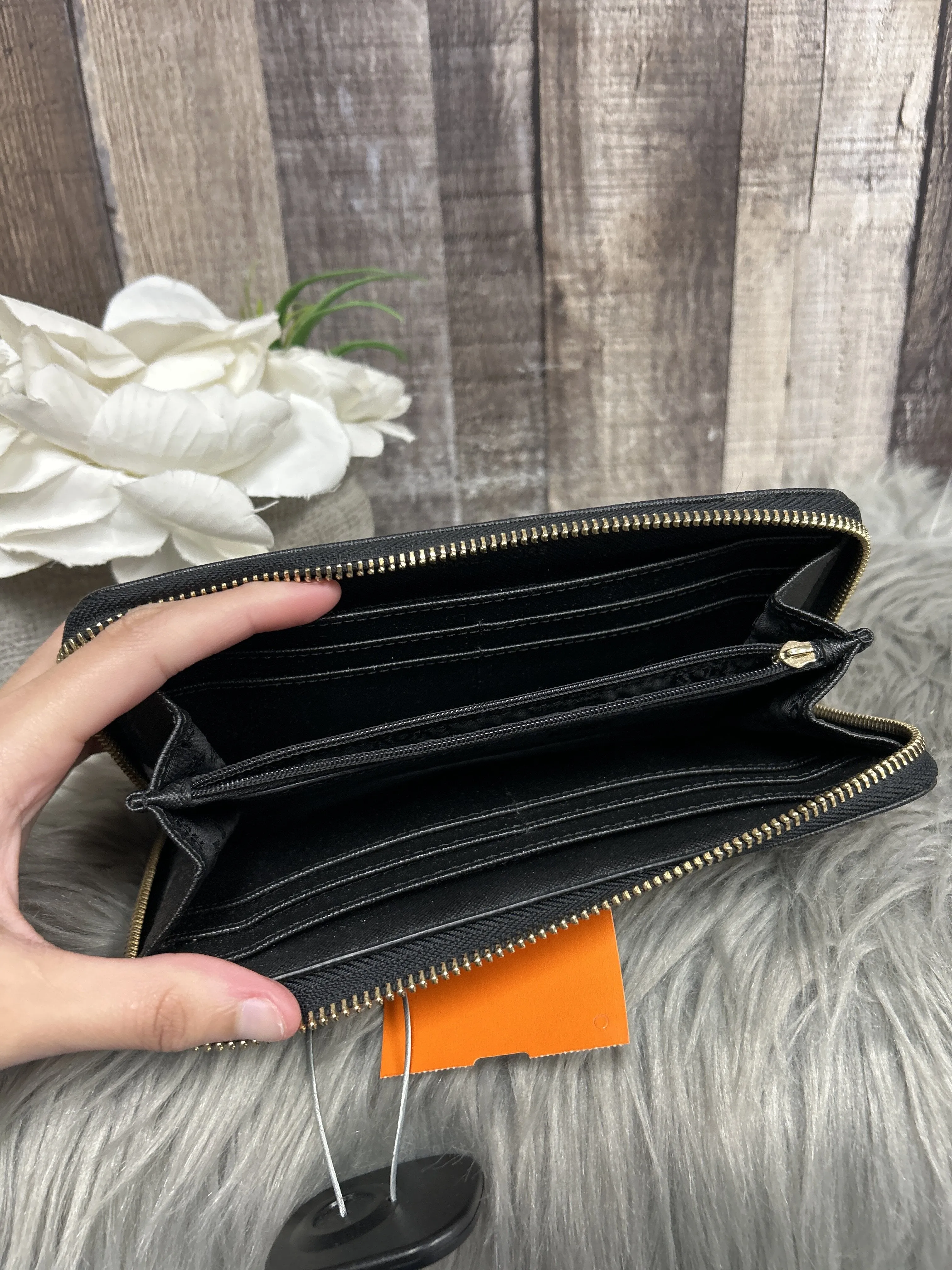 Wallet Designer By Michael Kors  Size: Large