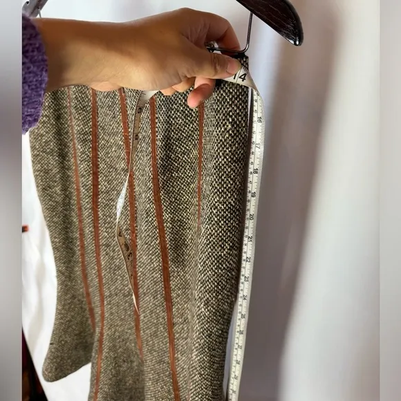 Wool skirt, designer sample. Size 4-6.