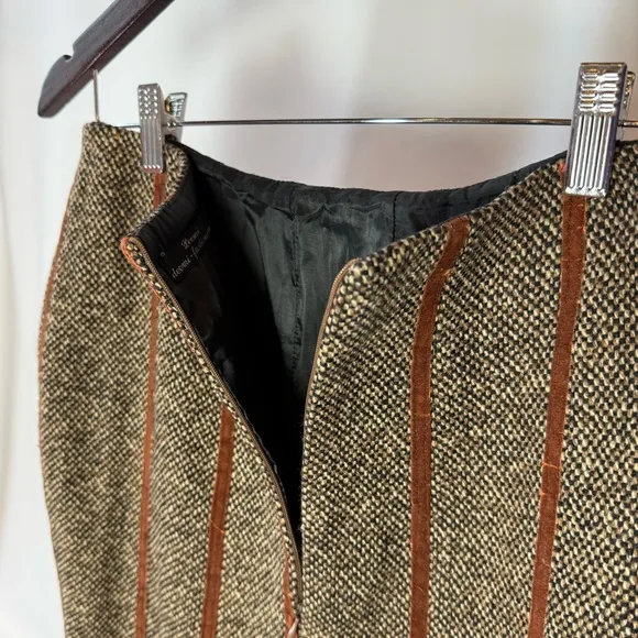 Wool skirt, designer sample. Size 4-6.